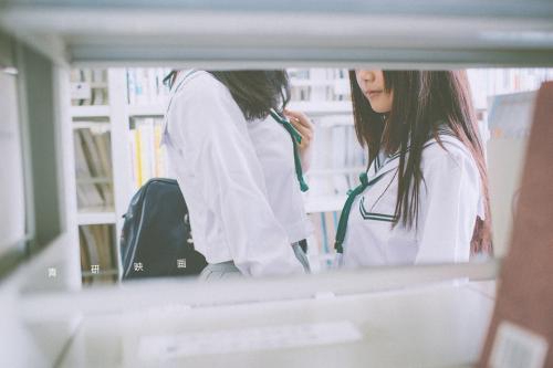 鼓励女孩子勤劳的话《抖音里的话语搞笑》